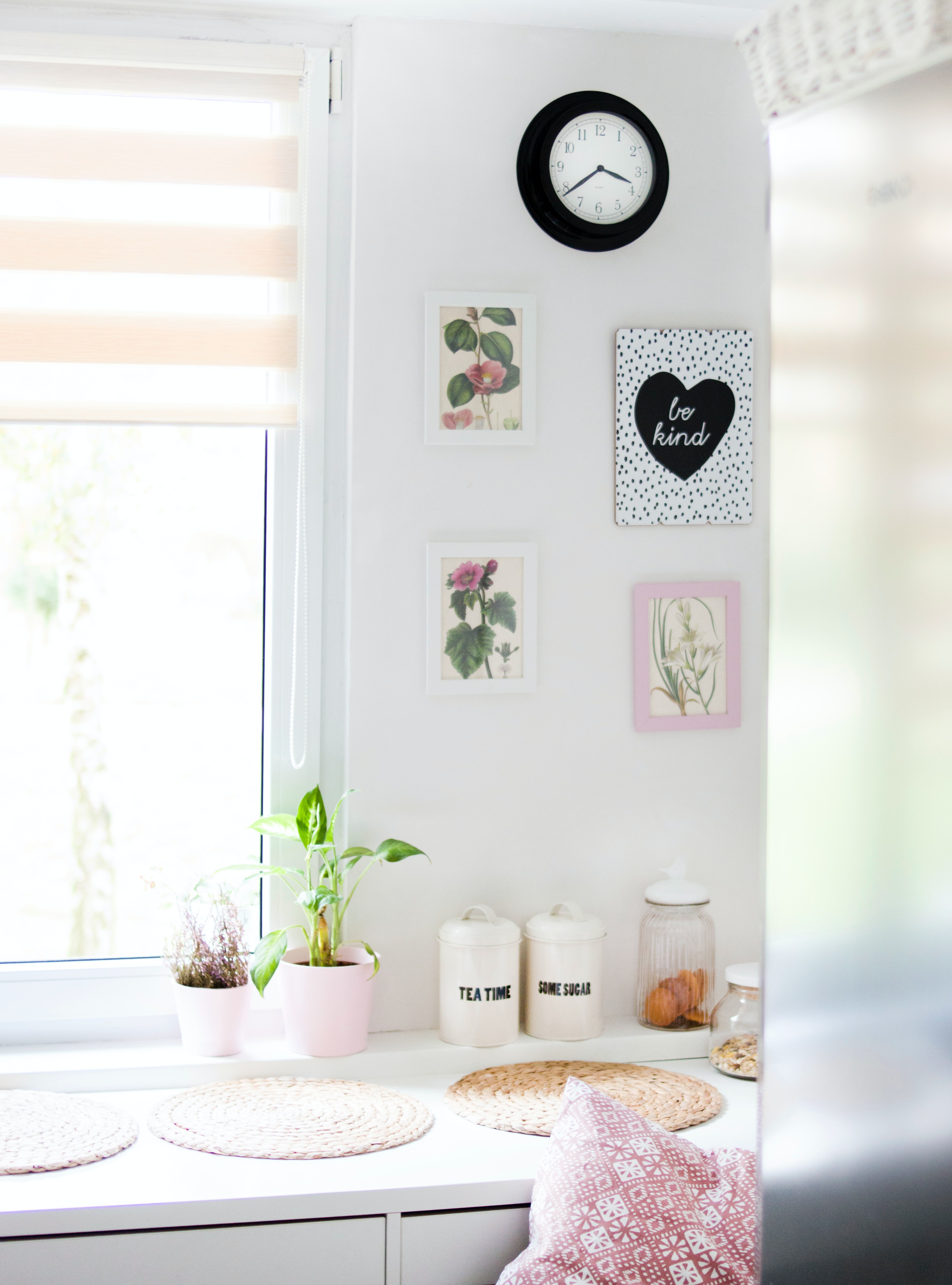 Beautiful bathroom blinds. Photo by Dominika Roseclay from Pexels.