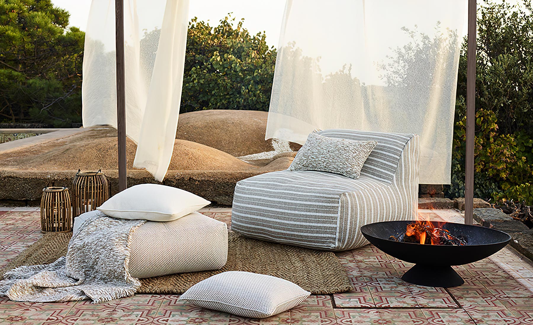 Rough edges and outdoor glamour from Zinc Textiles, perfect for Sydney summers. Rough edges and outdoor glamour from Zinc Textiles, perfect for Sydney summers.
